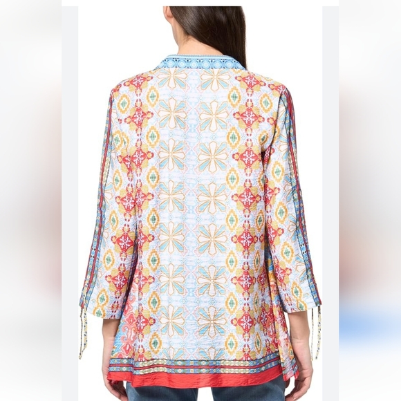 John Mark Abstract Print Collar Neck 3/4 Sleeve Hi-Low Hem Button Front Top - Picture 2 of 8